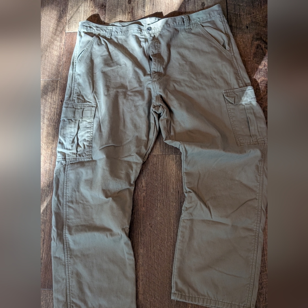 Men's Wrangler Fleece Lined Tan Cargo Pants 42 X 30